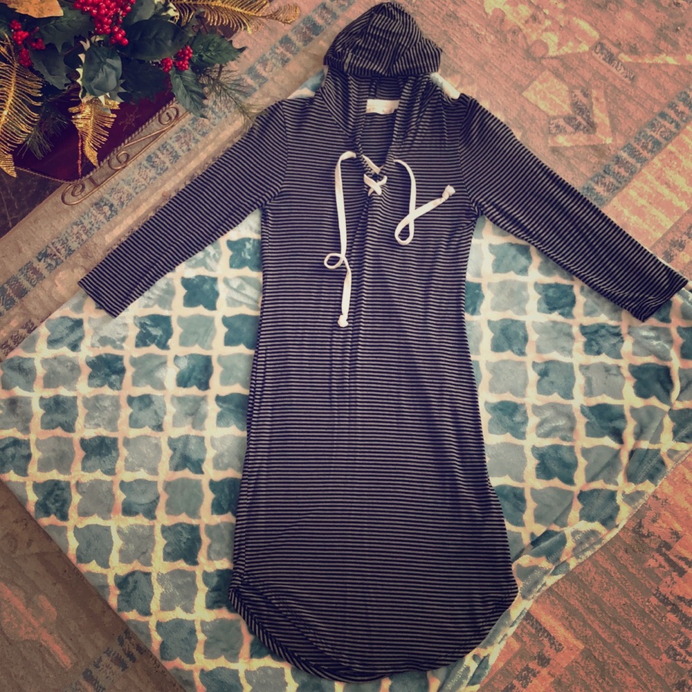 Women’s size small green hooded dress